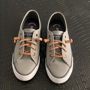 Women's Crest Vibe Sneaker